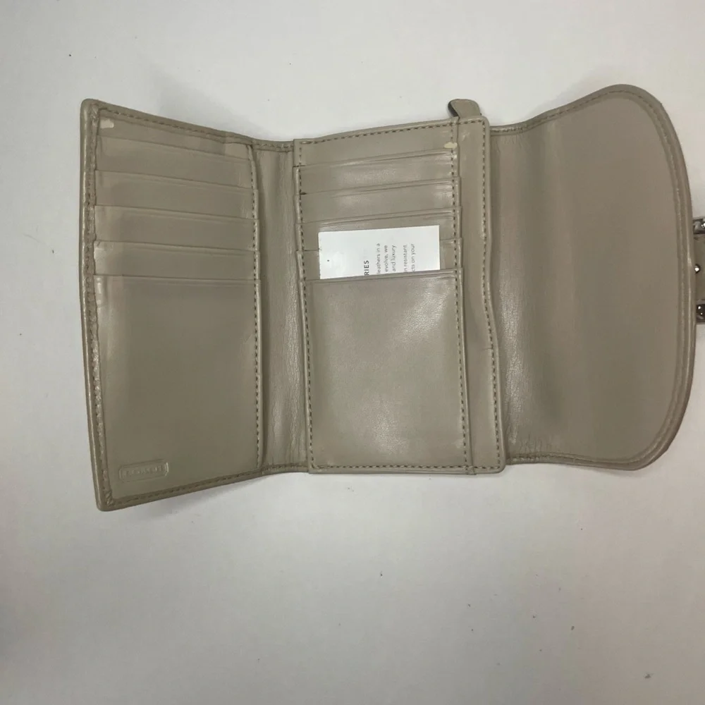 Coach soho tote with matching wallet - Picture 9 of 9